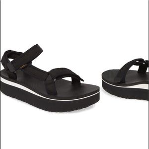 Teva flatform universal sandal size 8